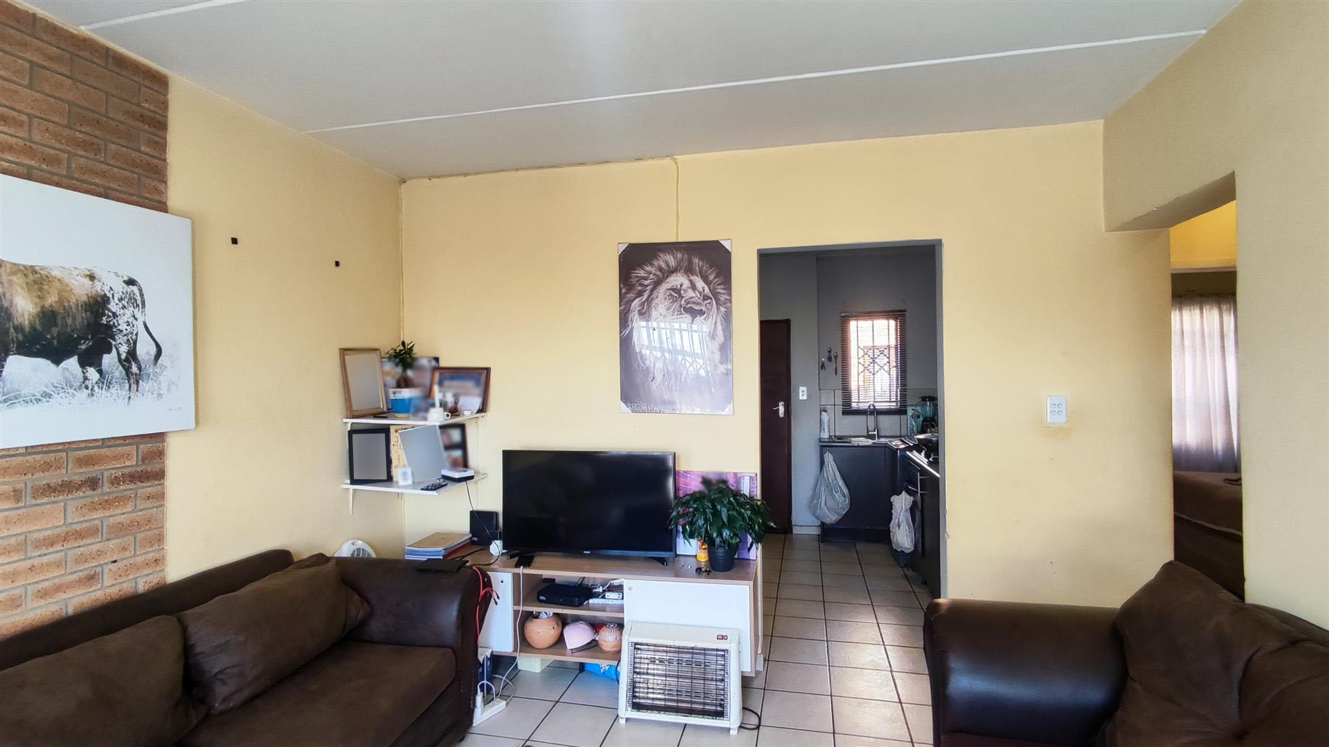Lounges - 16 square meters of property in Boksburg North