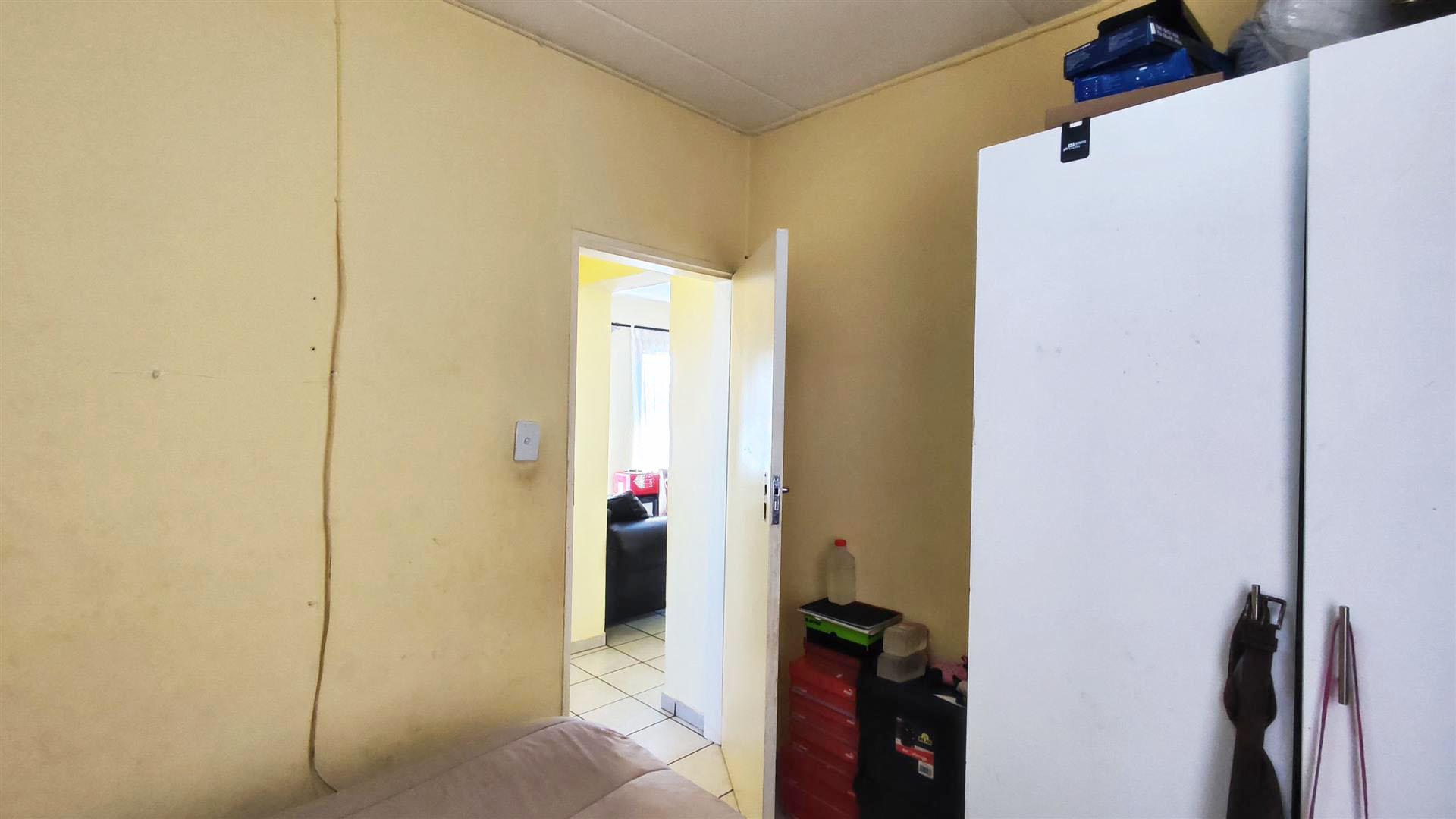 Bed Room 1 - 10 square meters of property in Dawn Park