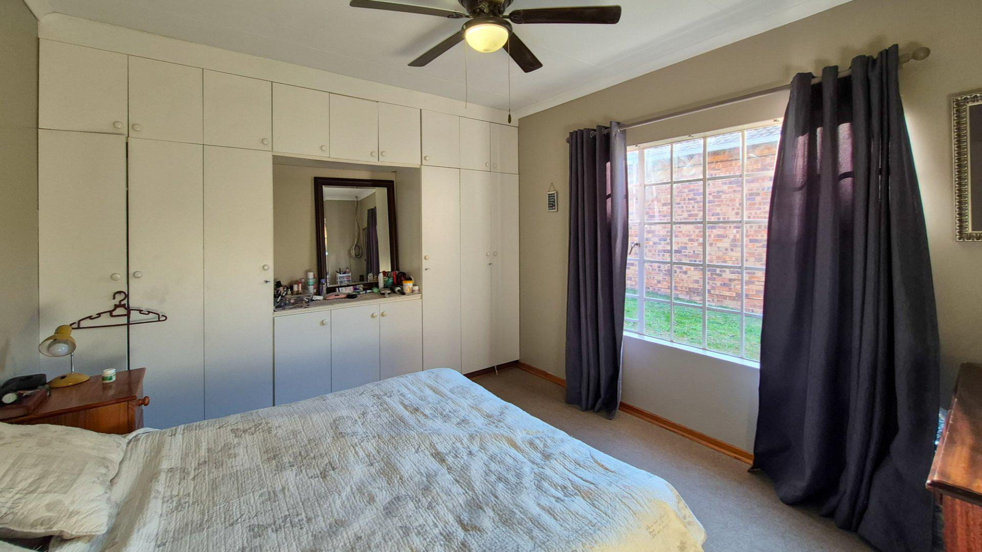 Bed Room 1 of property in Aviary Hill
