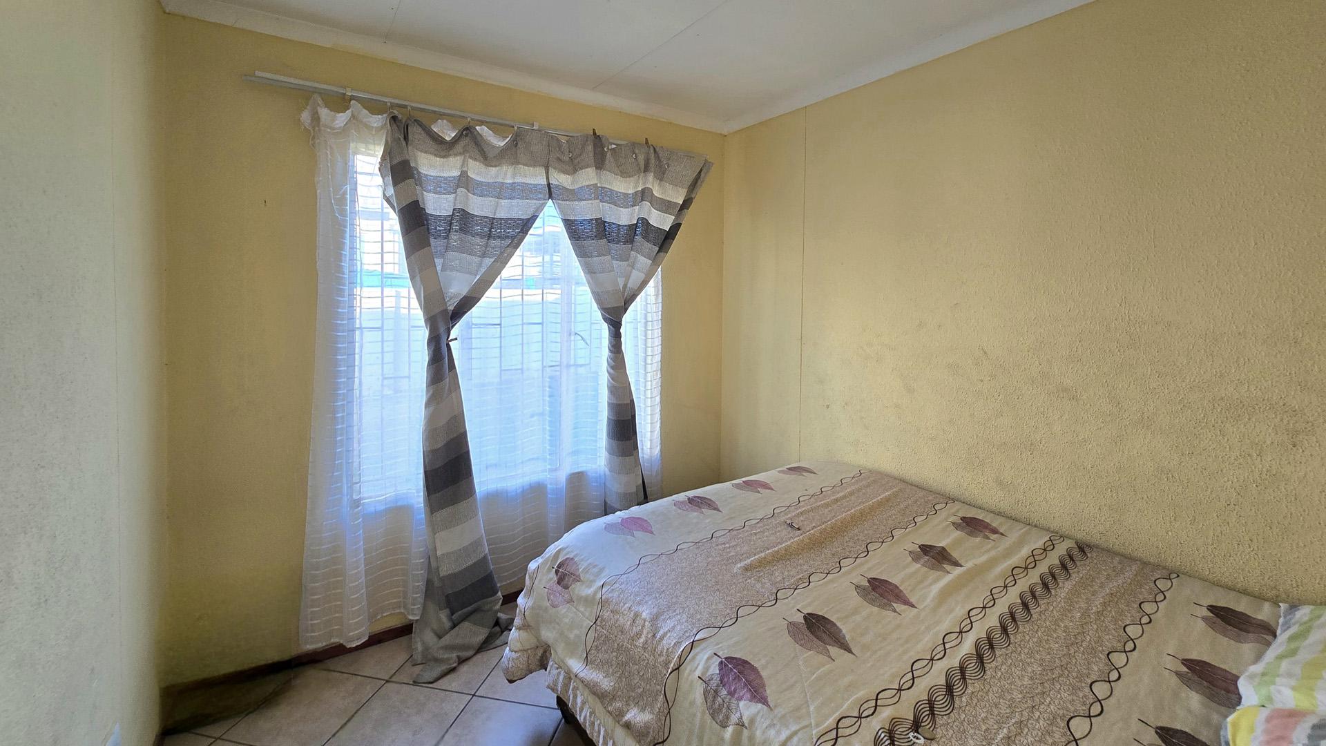Bed Room 1 of property in Klarinet