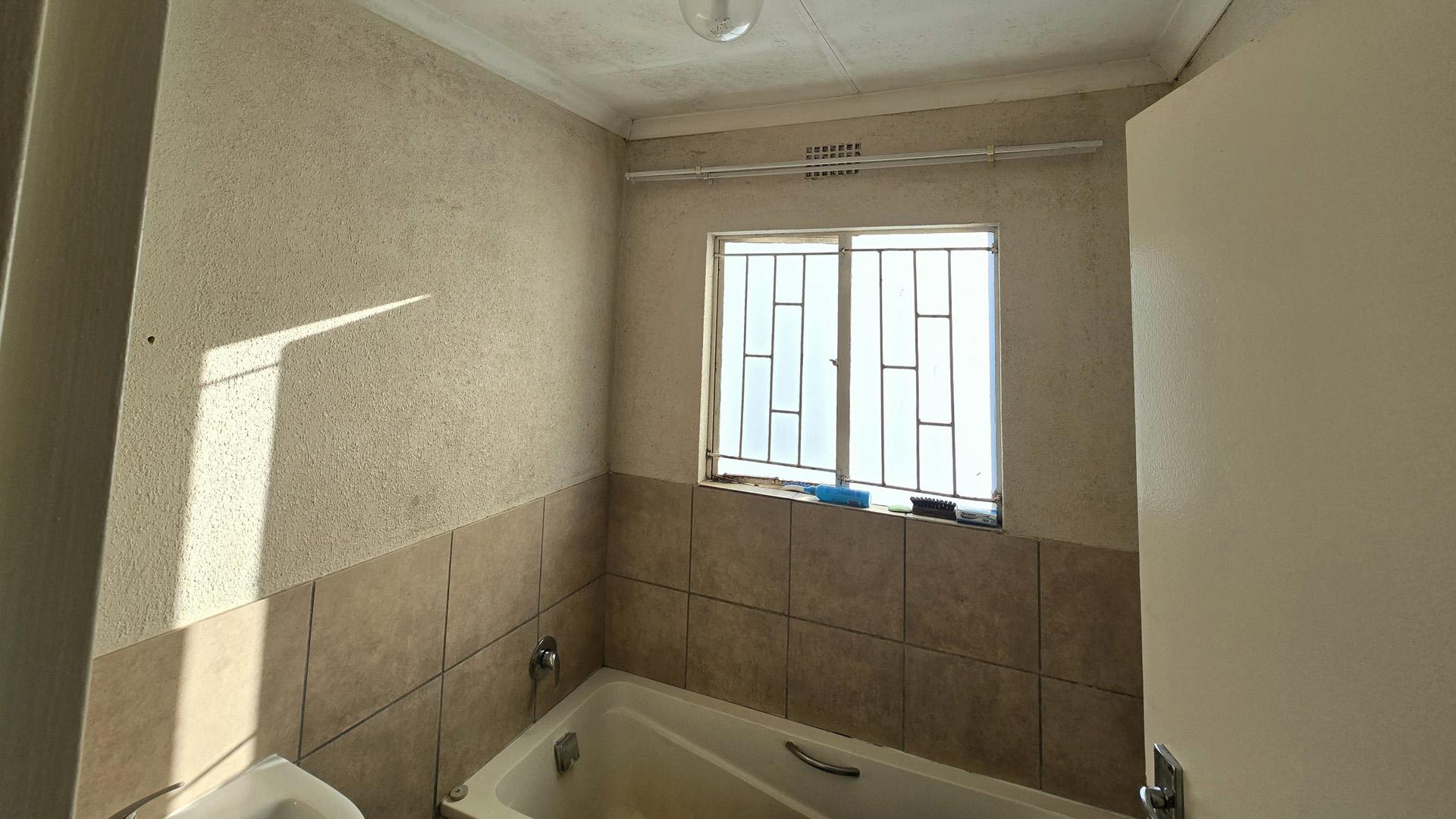 Bathroom 1 of property in Klarinet