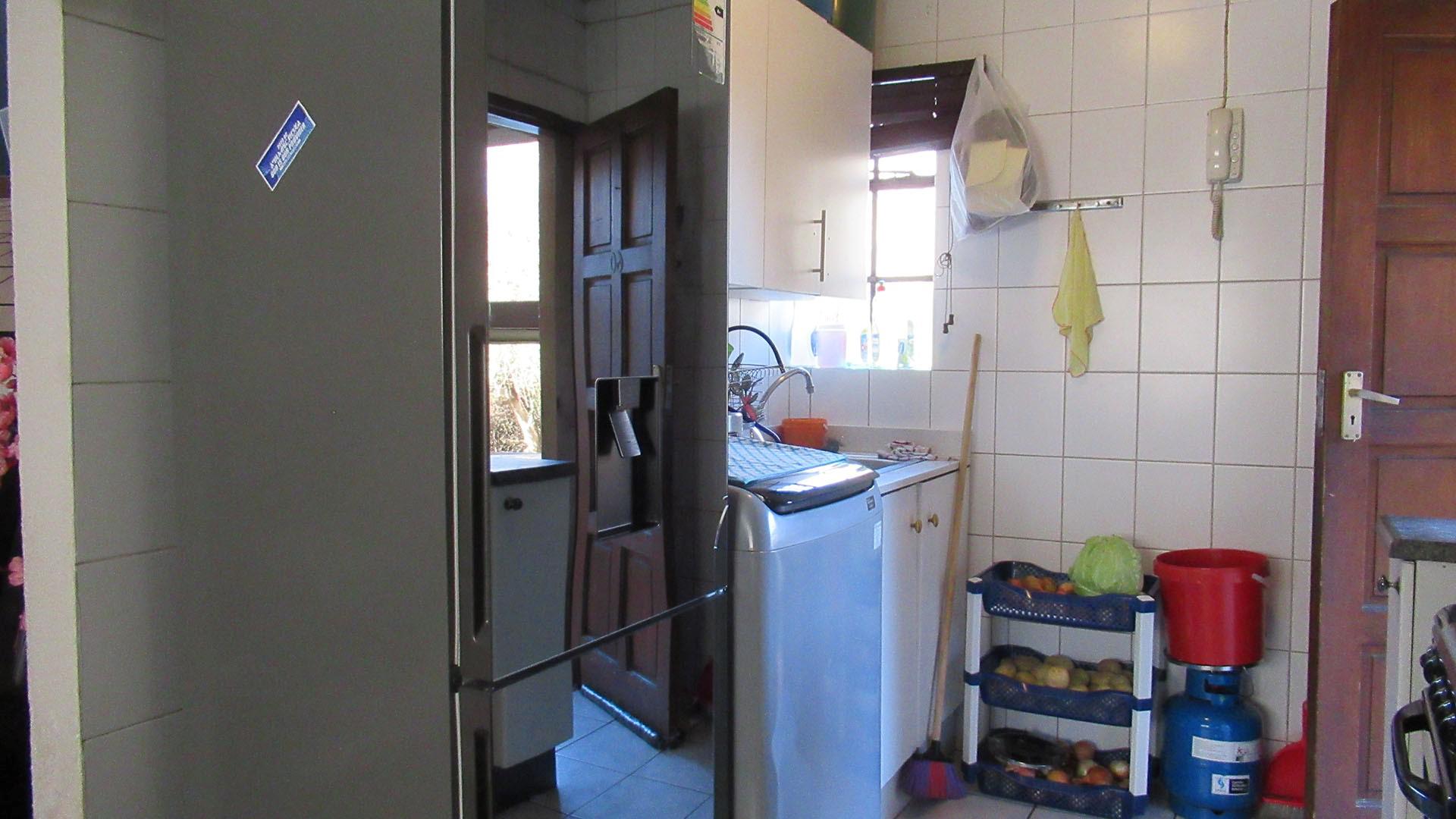Kitchen - 7 square meters of property in Roodepoort West