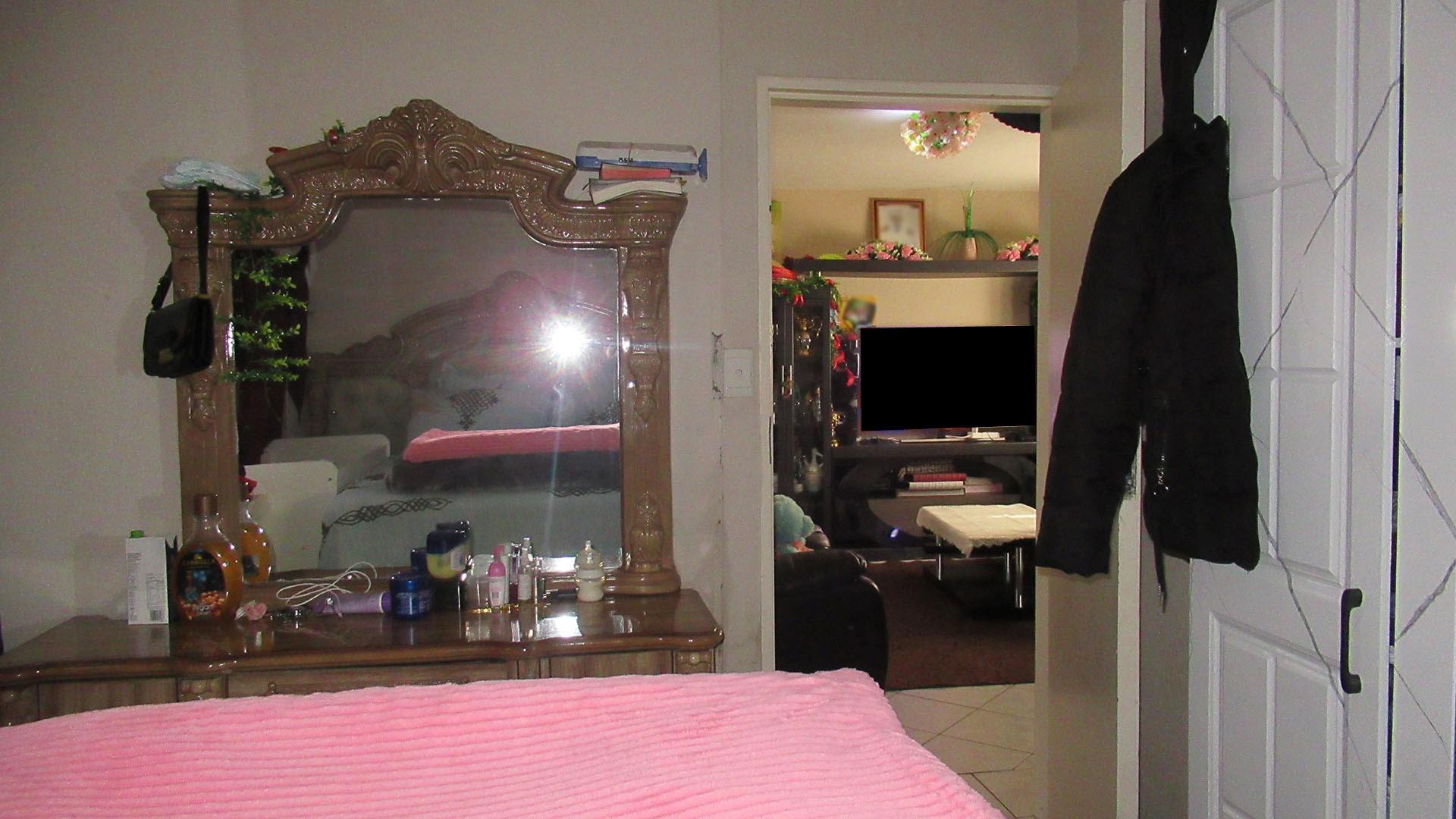 Bed Room 2 - 11 square meters of property in Roodepoort West