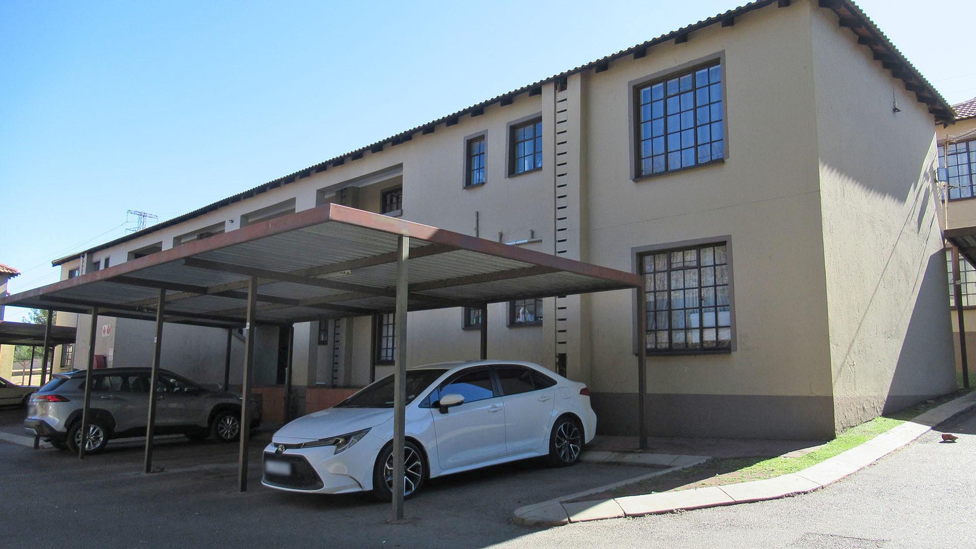 Front View of property in Roodepoort West