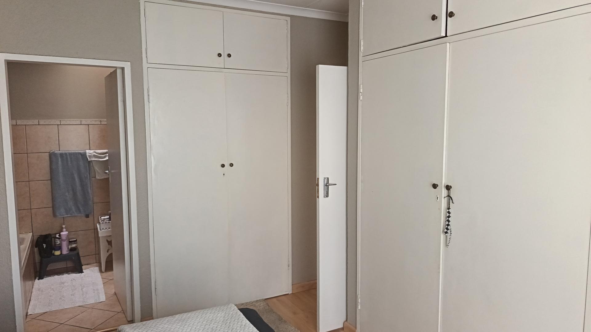 Bed Room 3 of property in Fourways