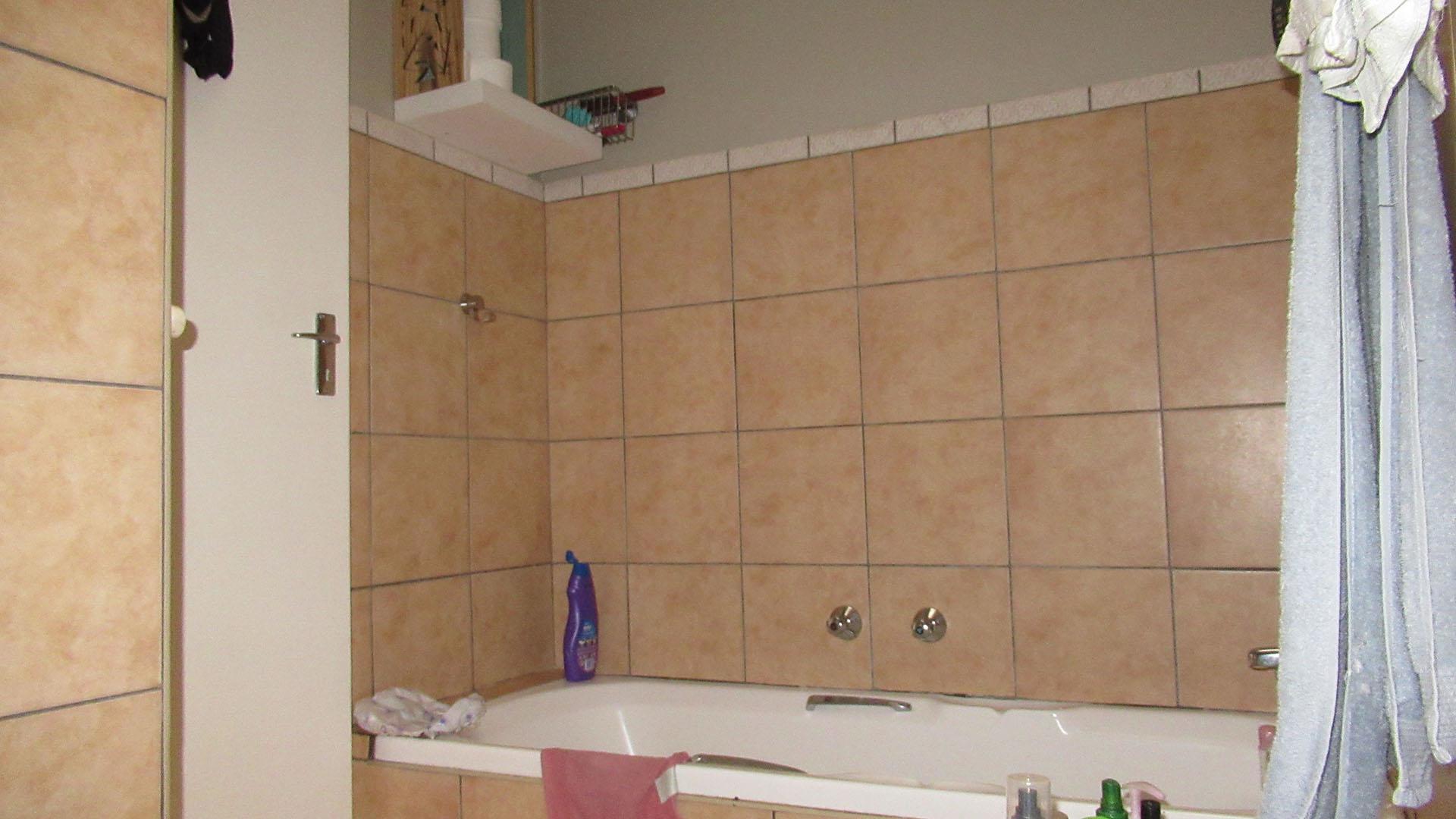 Bathroom 2 of property in Fourways