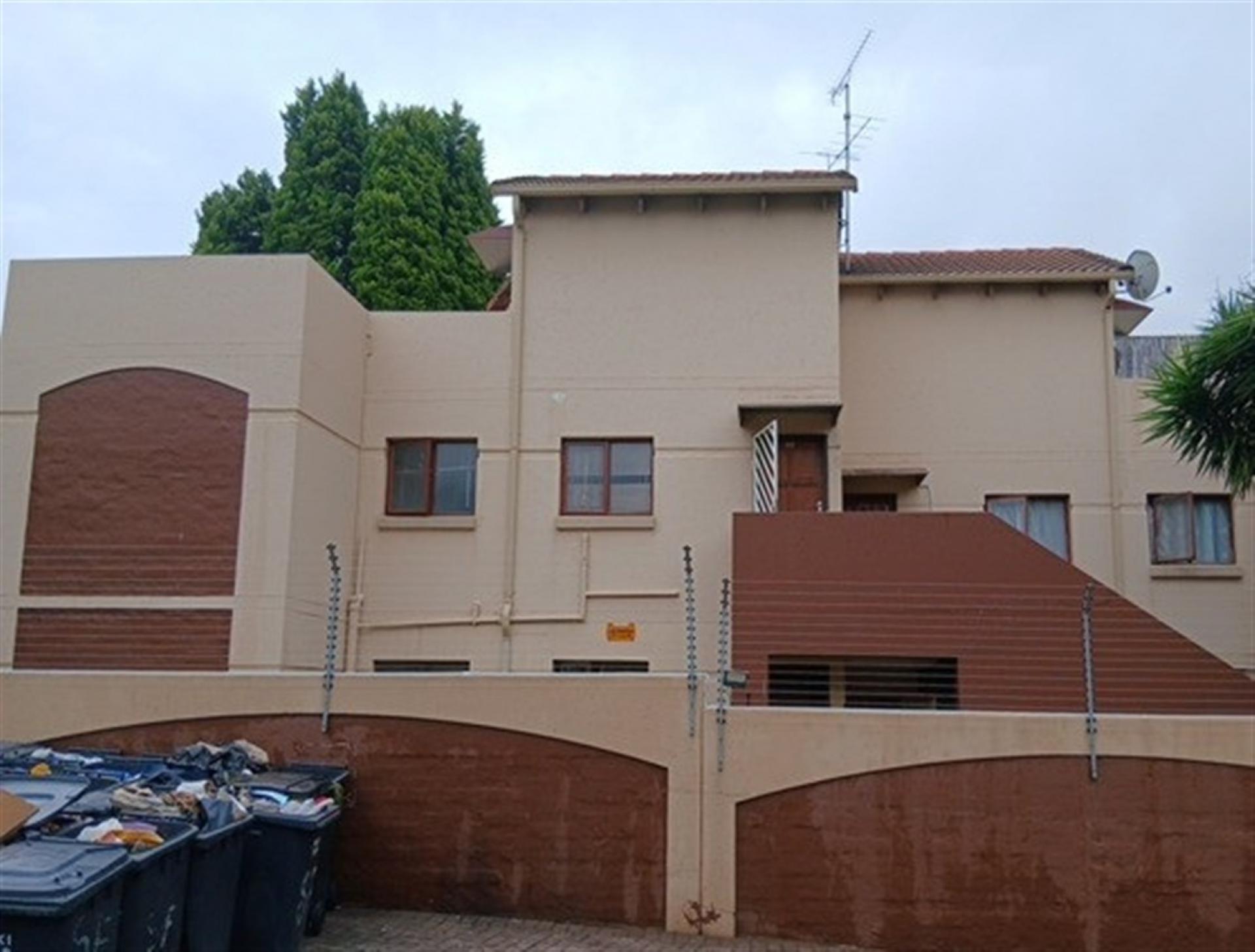 Front View of property in Bromhof
