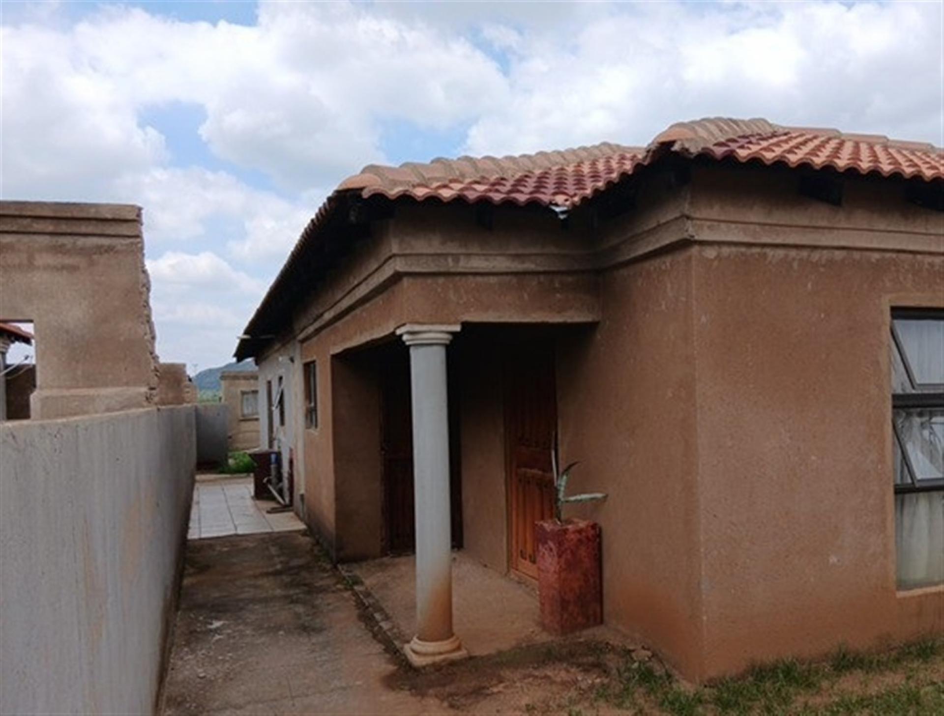 Front View of property in Mahube Valley
