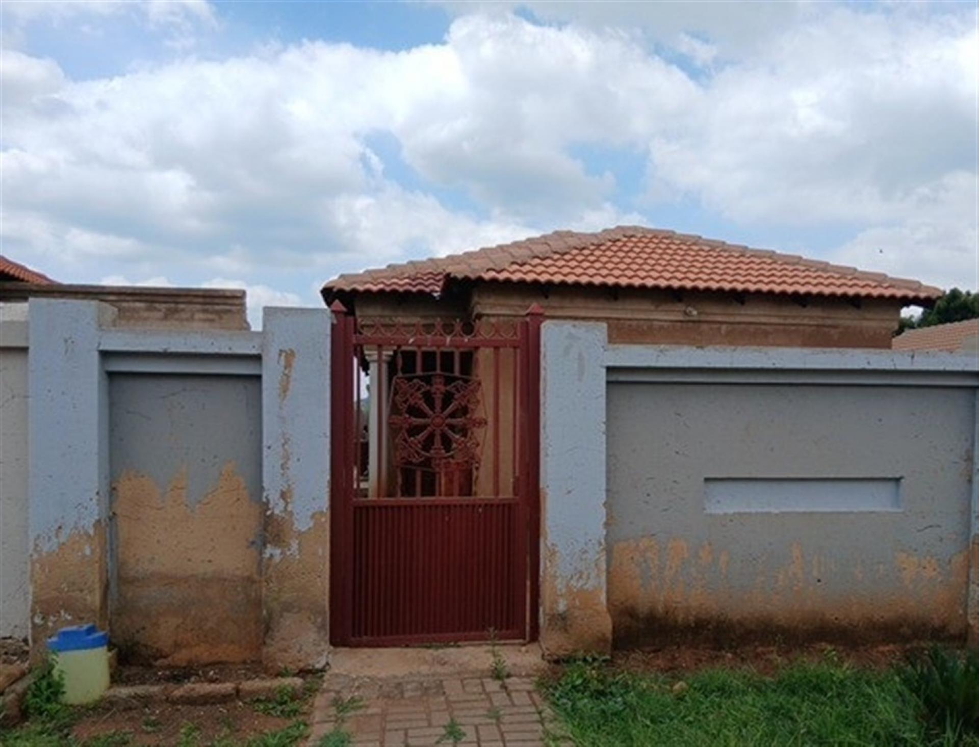 Front View of property in Mahube Valley