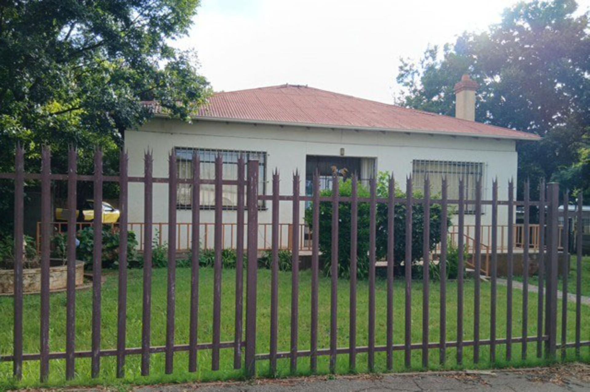 Front View of property in Primrose