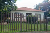 Front View of property in Primrose