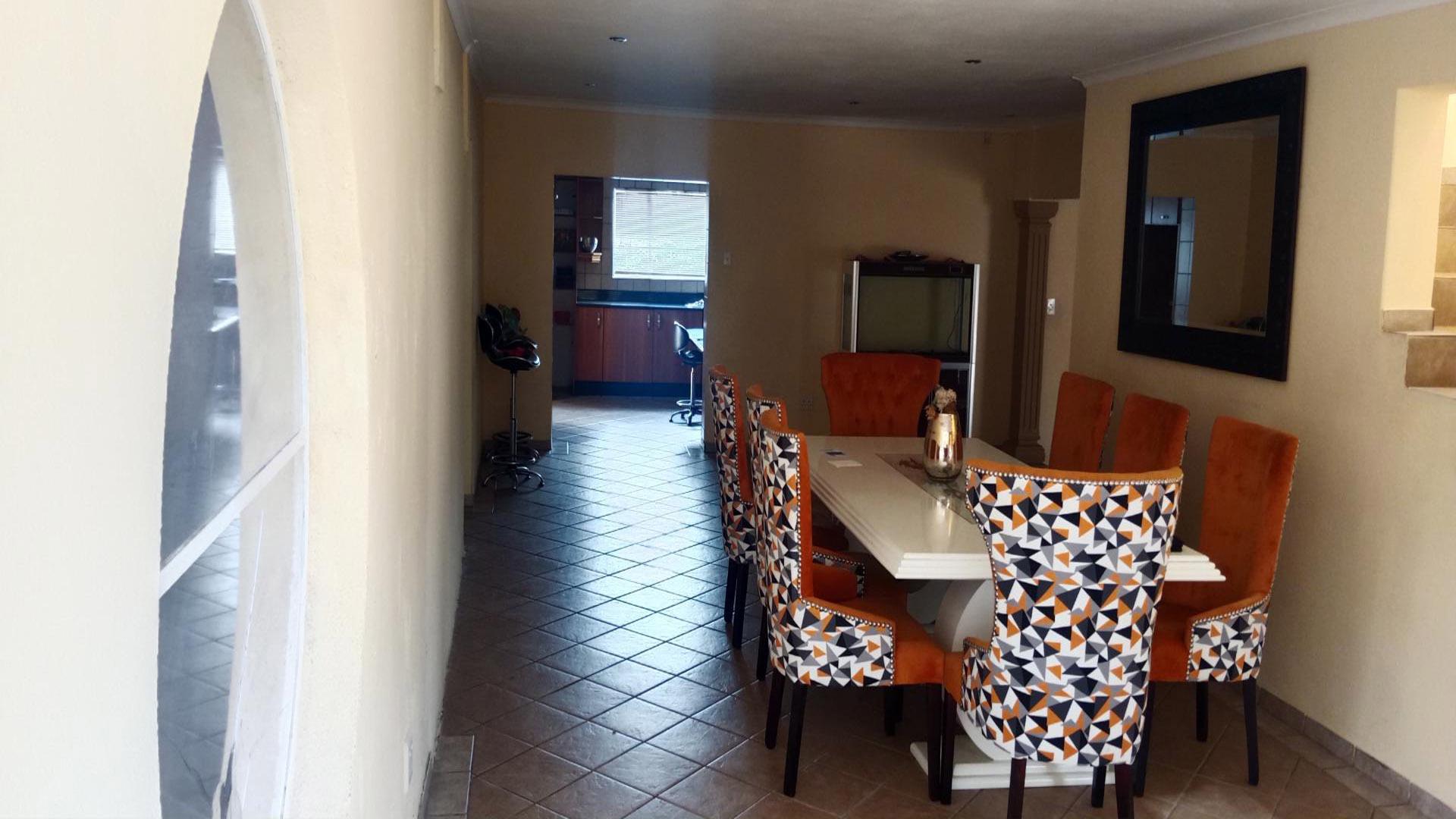 Dining Room - 19 square meters of property in Rangeview