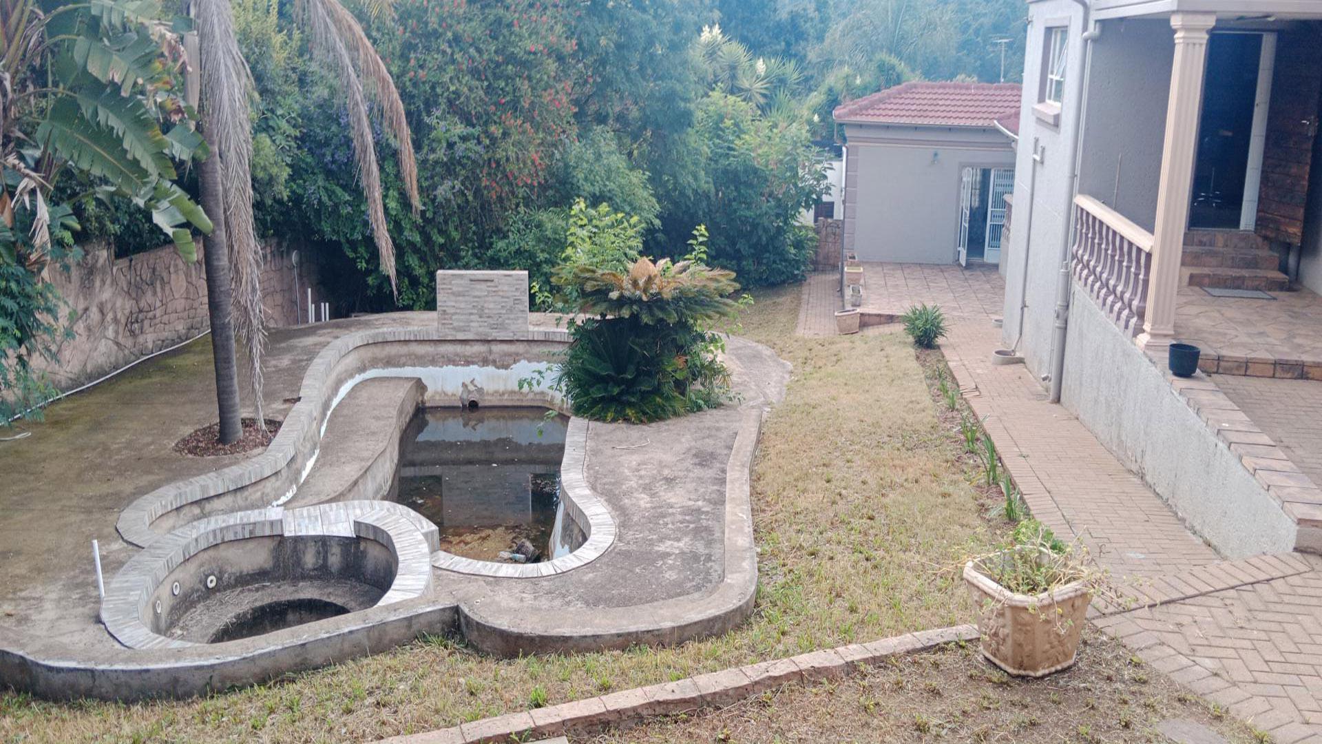 Swimming Pool of property in Rangeview