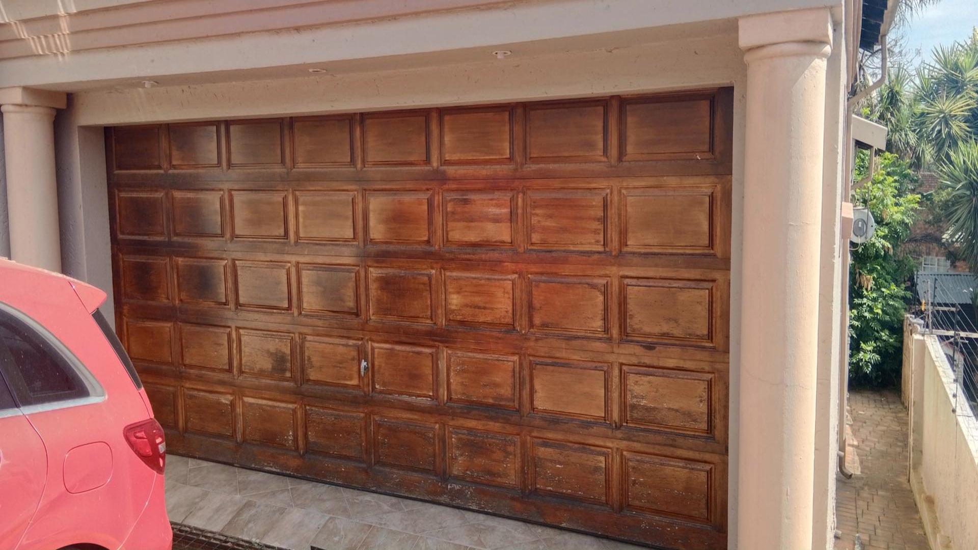 Garage - 35 square meters of property in Rangeview