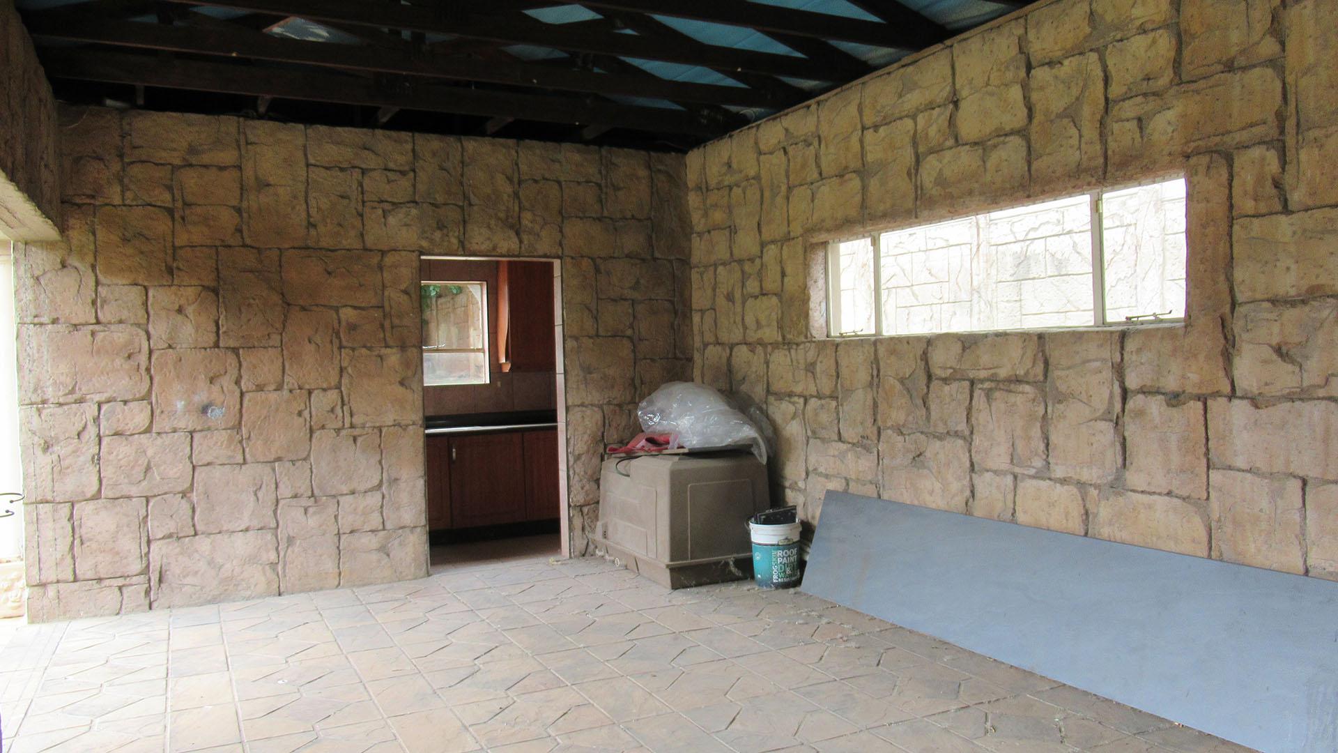 Entertainment - 26 square meters of property in Rangeview