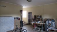 Garage - 35 square meters of property in Rangeview