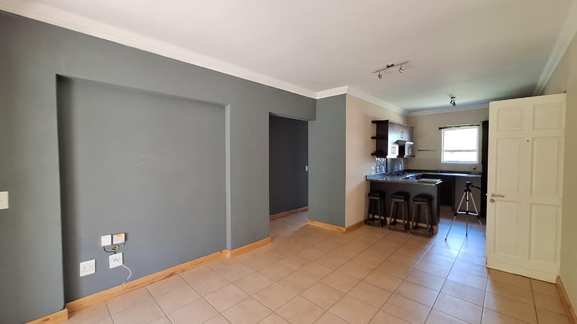 Lounges - 23 square meters of property in Morehill