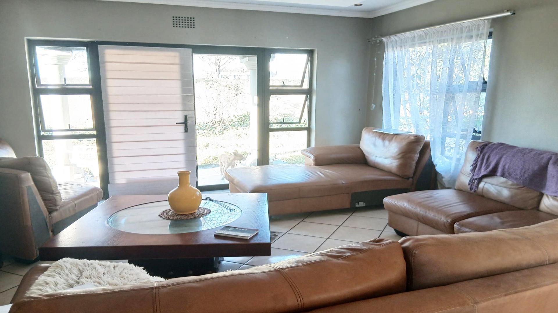 Lounges of property in Roodekop