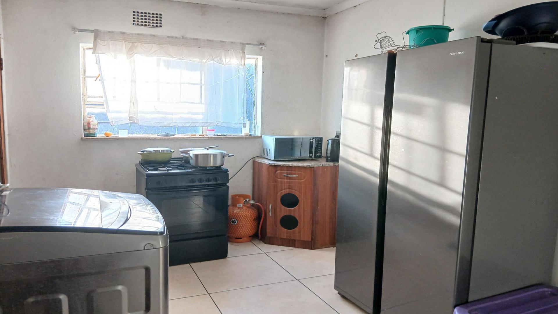 Kitchen of property in Roodekop