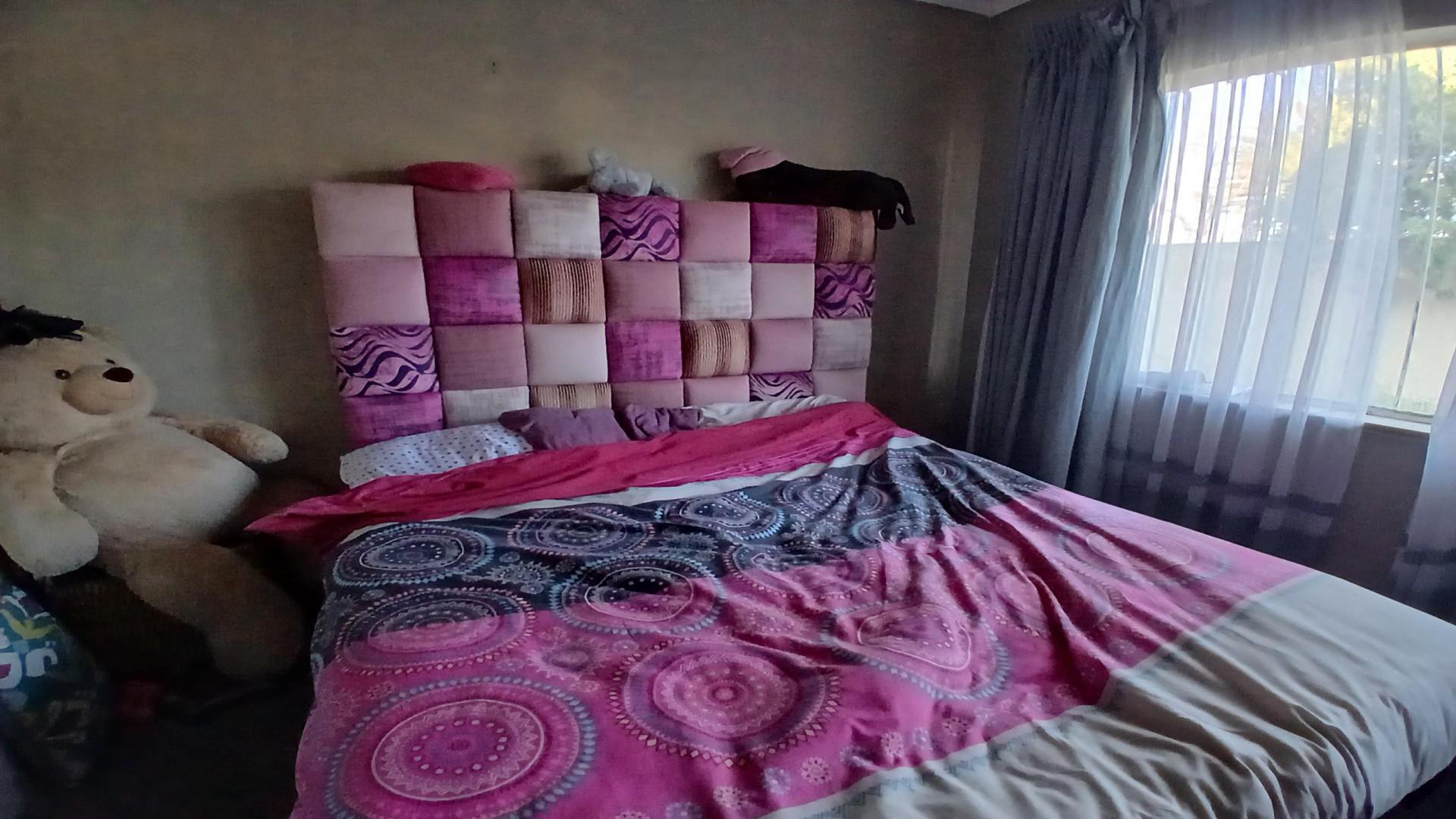 Bed Room 2 of property in Roodekop