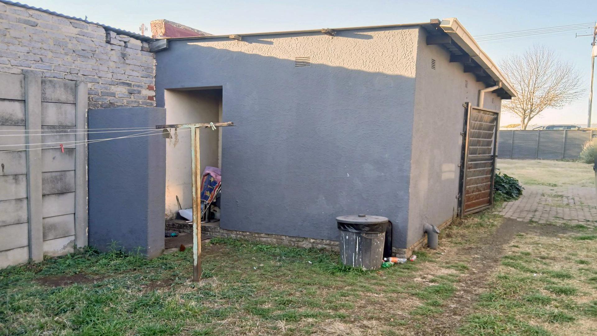 Backyard of property in Roodekop