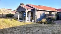 Front View of property in Roodekop
