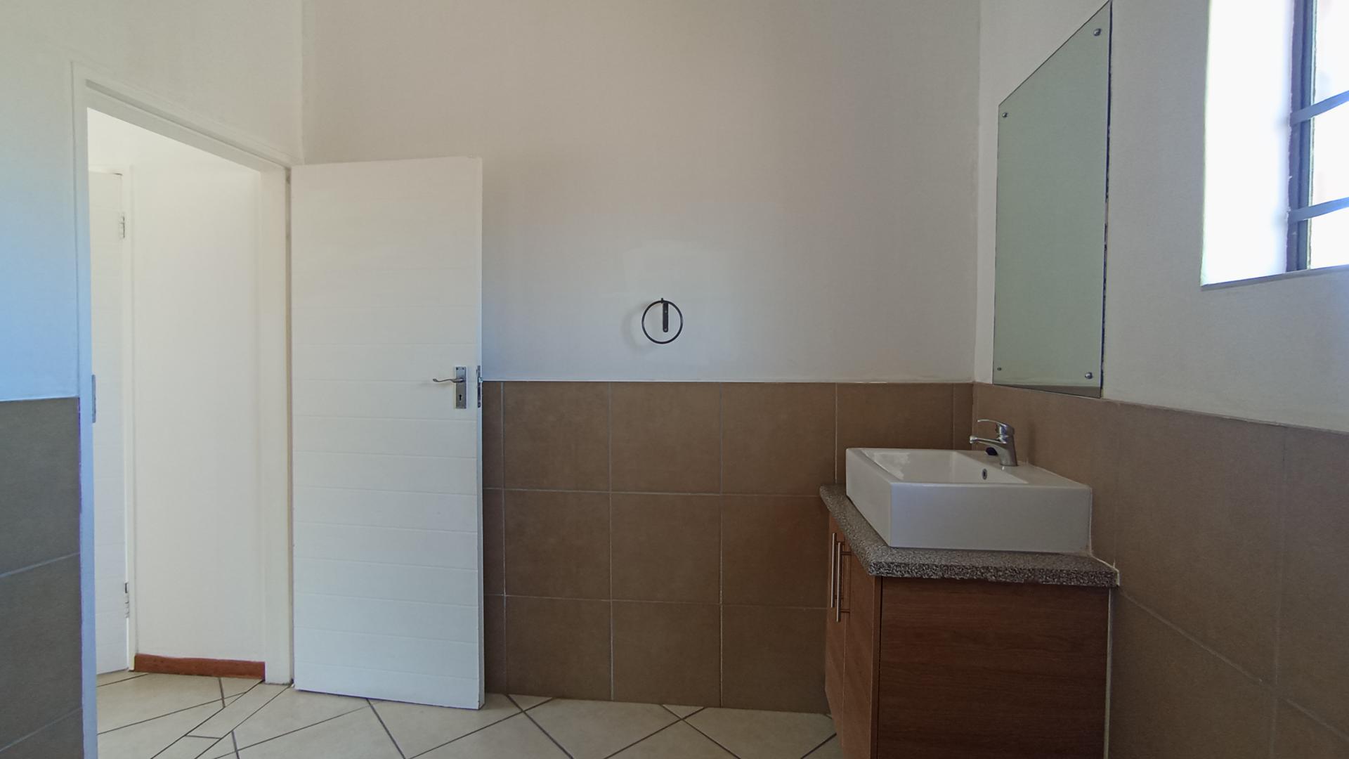 Main Bathroom - 9 square meters of property in Sagewood