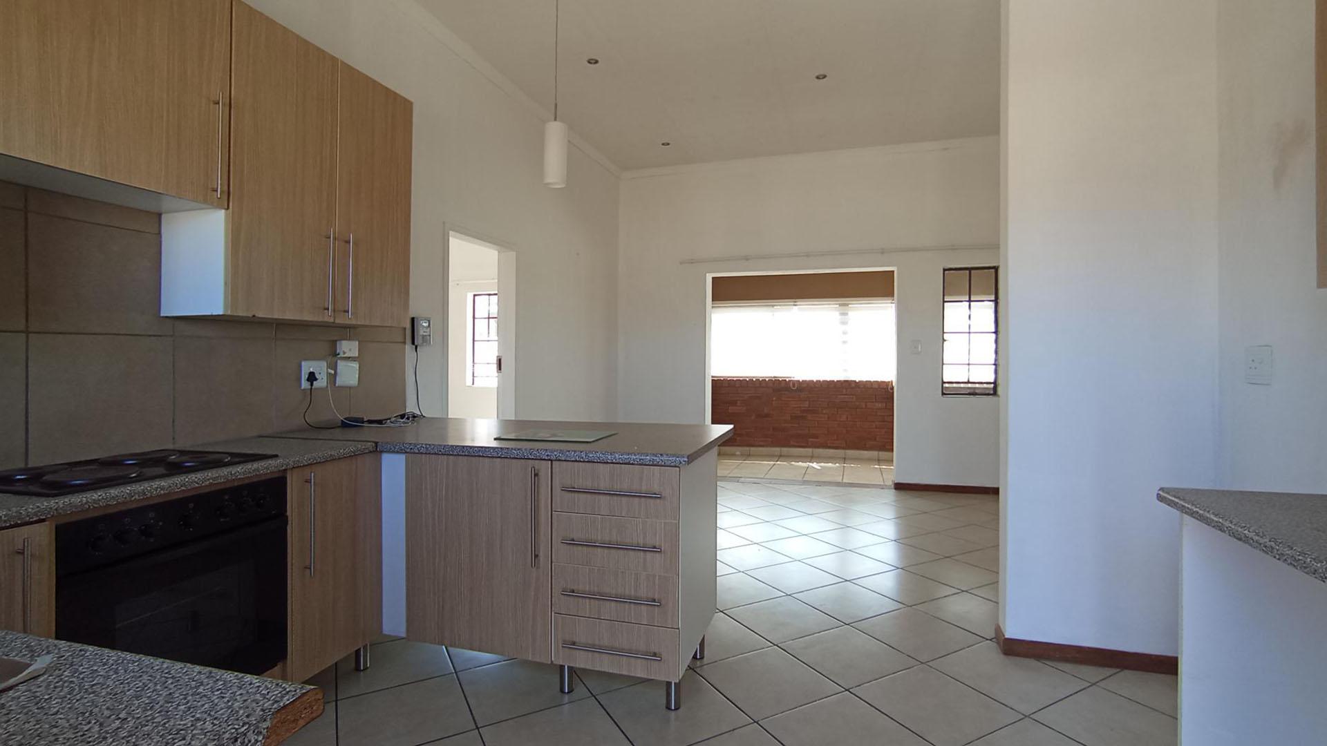 Kitchen - 13 square meters of property in Sagewood