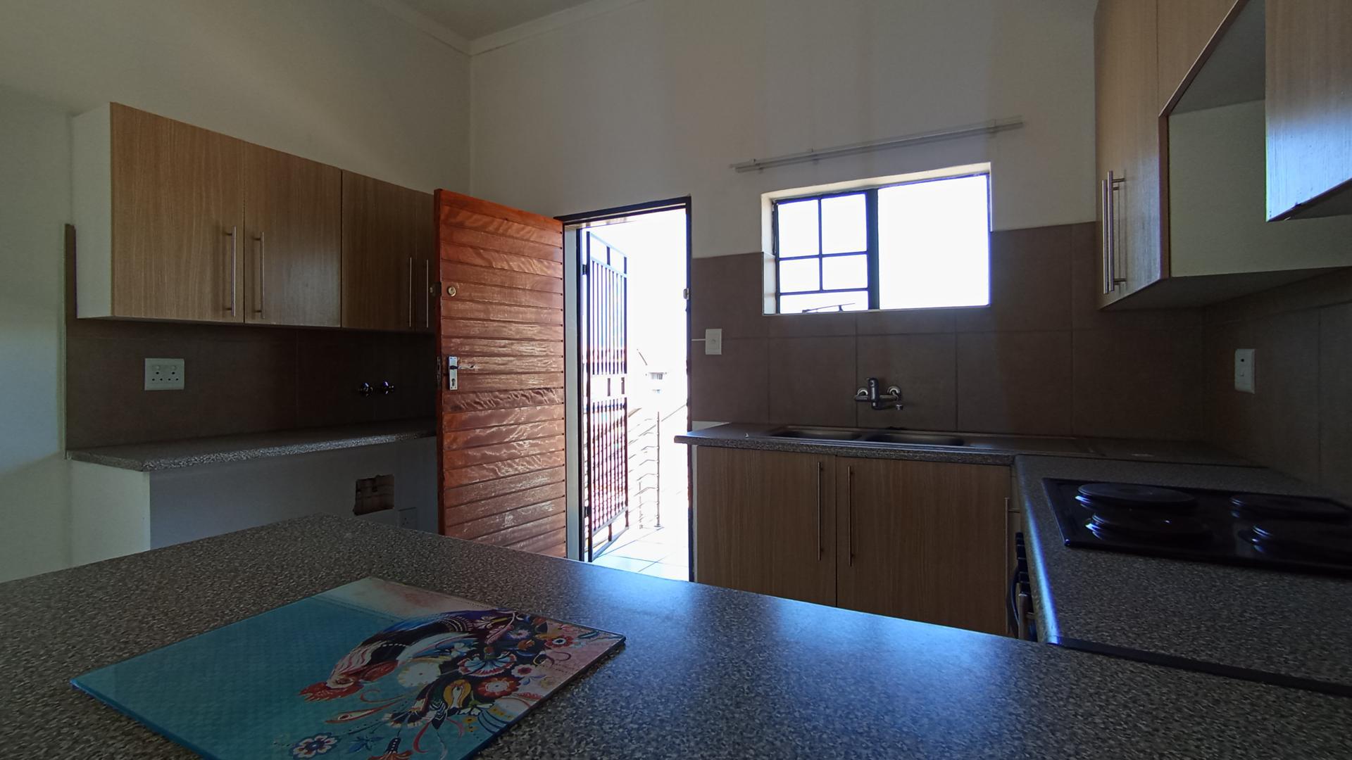 Kitchen - 13 square meters of property in Sagewood