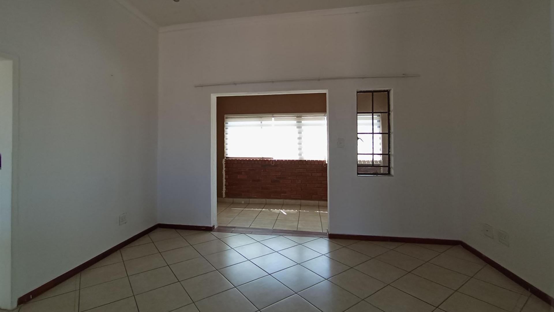 Lounges - 17 square meters of property in Sagewood