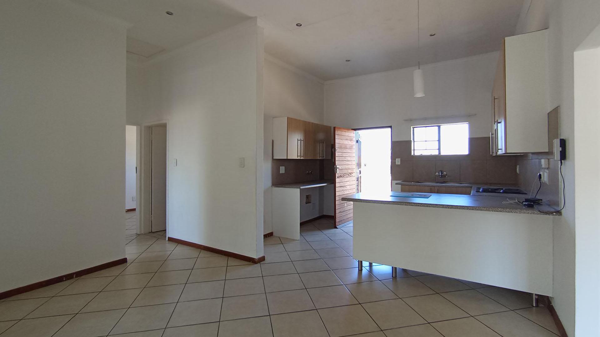 Lounges - 17 square meters of property in Sagewood