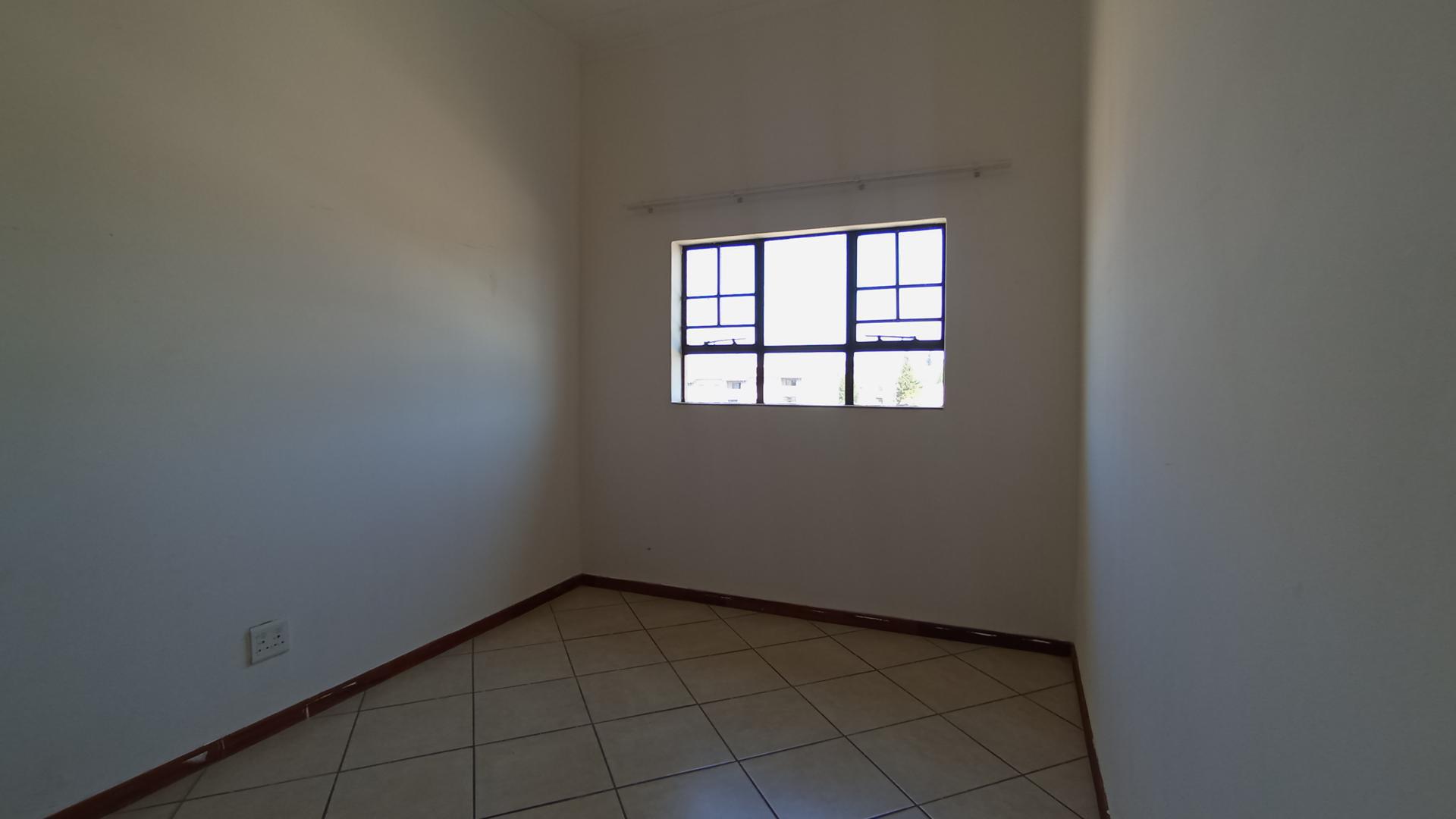 Main Bedroom - 14 square meters of property in Sagewood