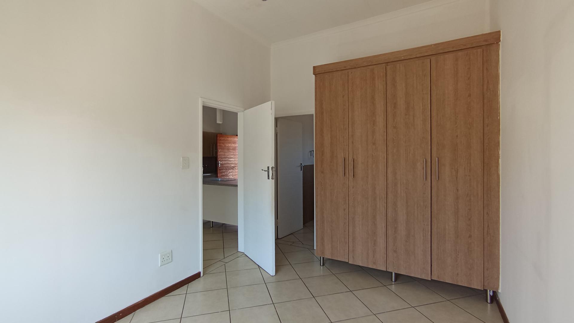 Main Bedroom - 14 square meters of property in Sagewood