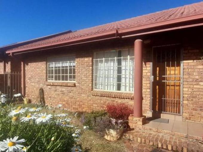 3 Bedroom Simplex for Sale For Sale in Rooihuiskraal North - MR684401