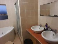  of property in Bendor