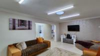 Lounges - 23 square meters of property in Dowerglen