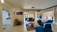 Lounges - 23 square meters of property in Dowerglen