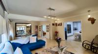 Lounges - 23 square meters of property in Dowerglen