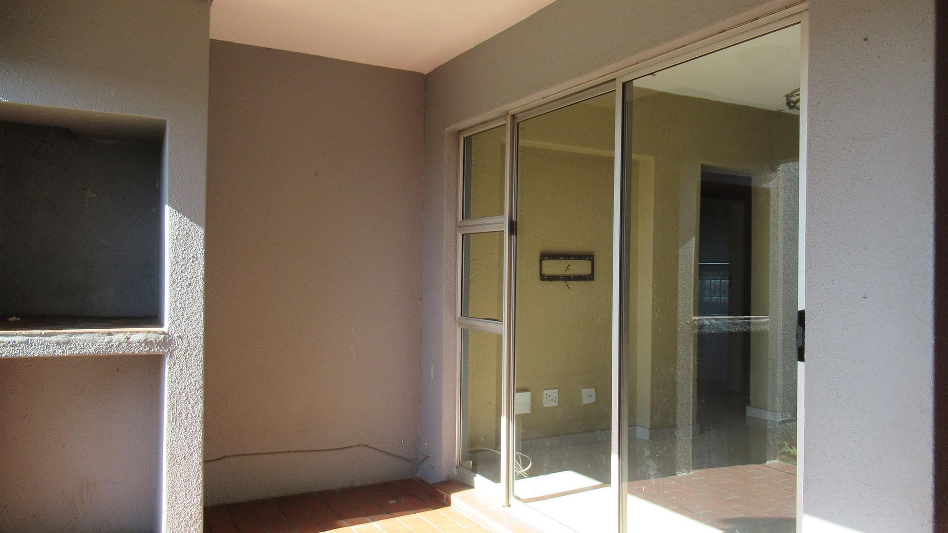 Patio - 9 square meters of property in Glenvista