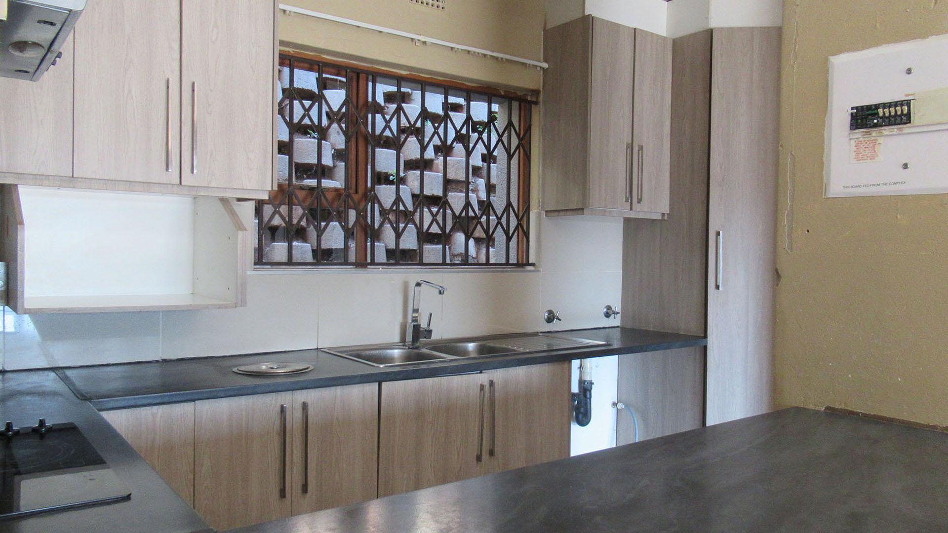 Kitchen - 9 square meters of property in Glenvista