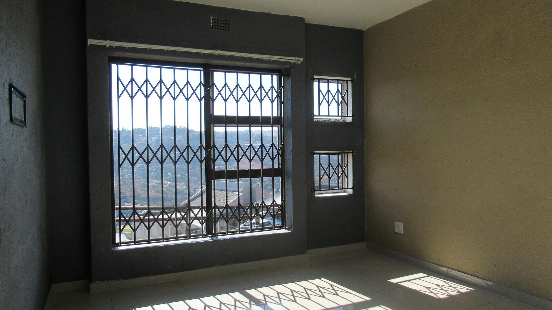 Main Bedroom - 16 square meters of property in Glenvista