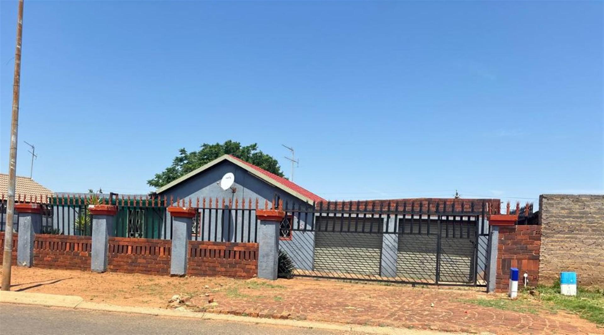 Front View of property in Lenasia South
