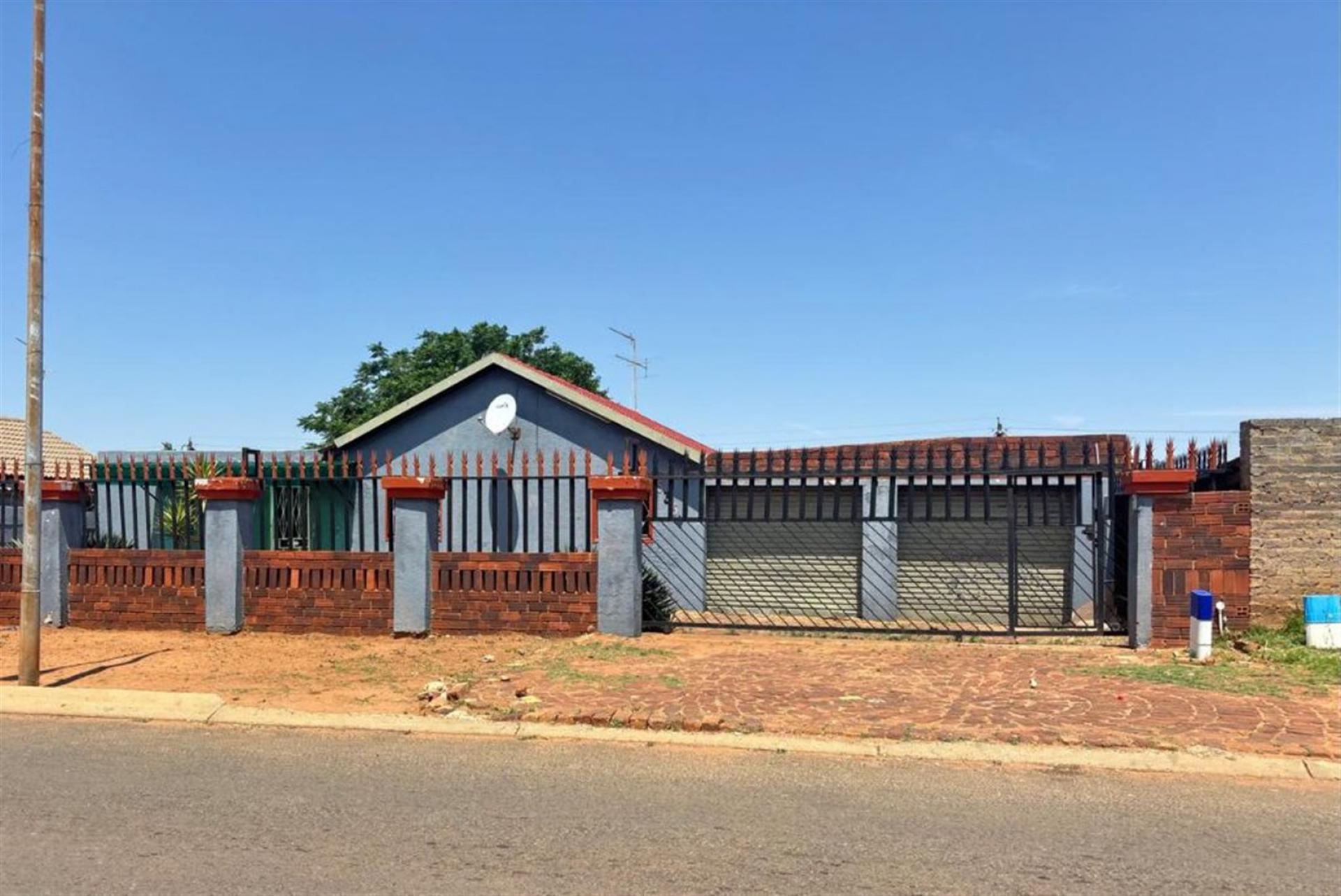 Front View of property in Lenasia South