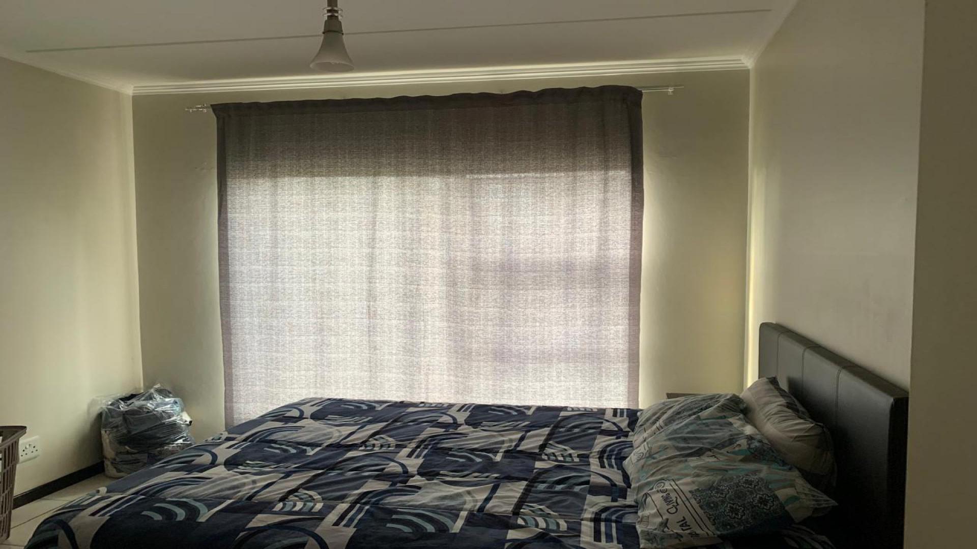 Bed Room 1 of property in Fourways