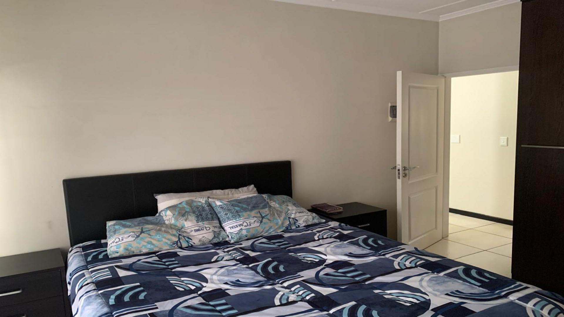 Bed Room 1 of property in Fourways