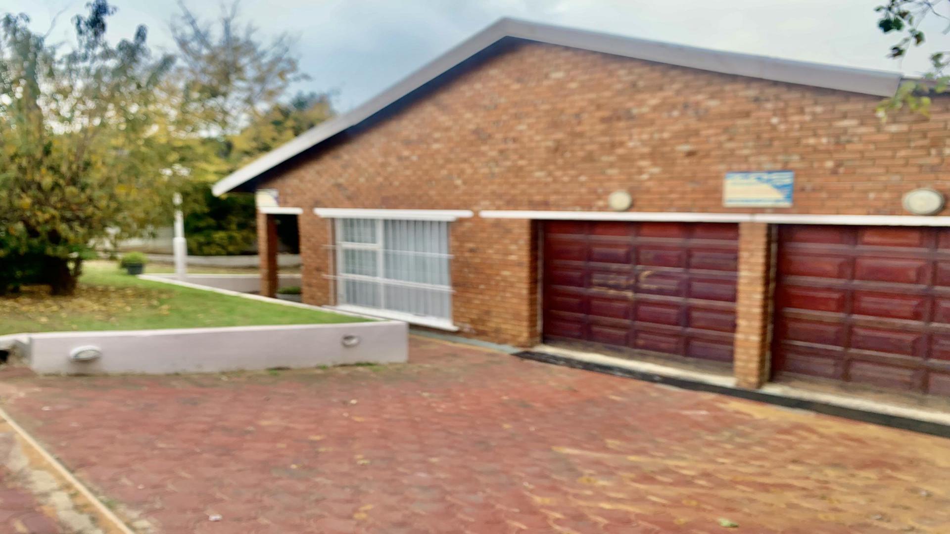 Front View of property in Gillview