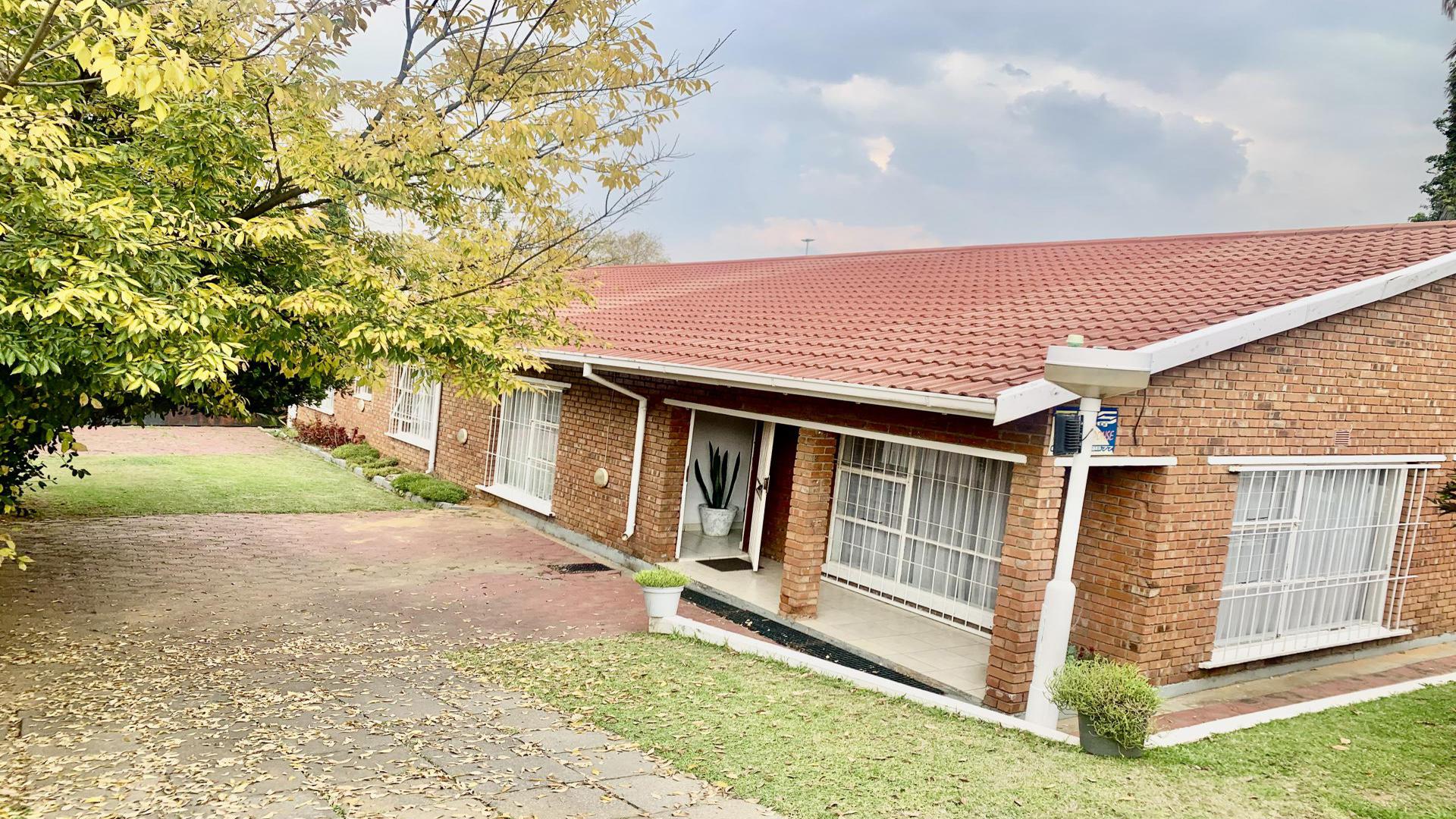 Front View of property in Gillview
