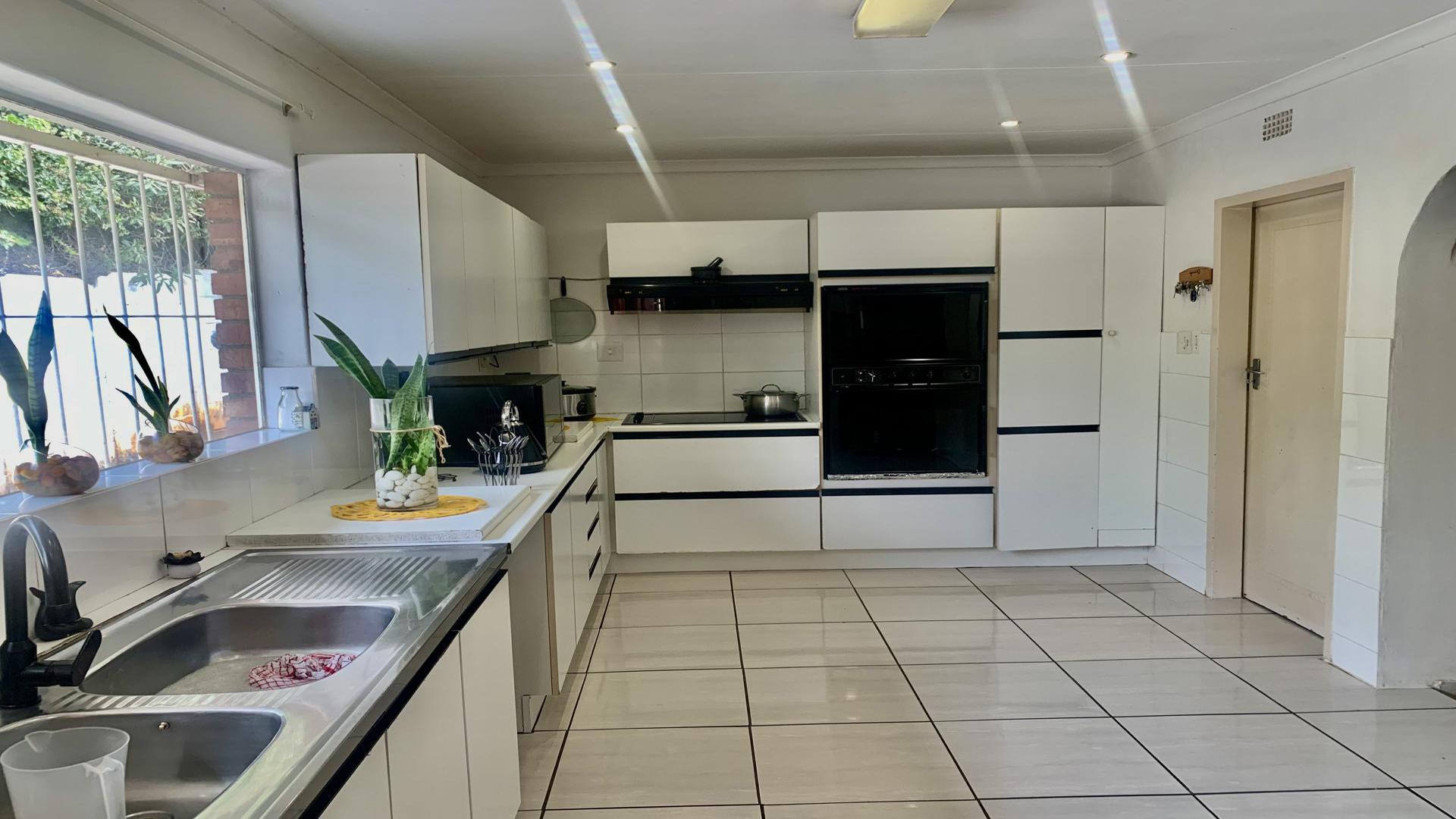 Kitchen of property in Gillview