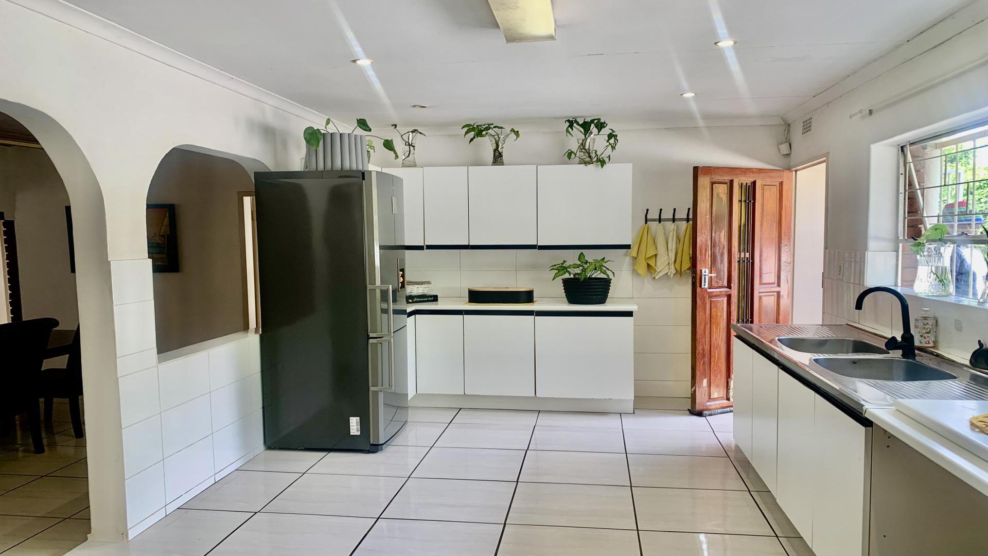 Kitchen of property in Gillview