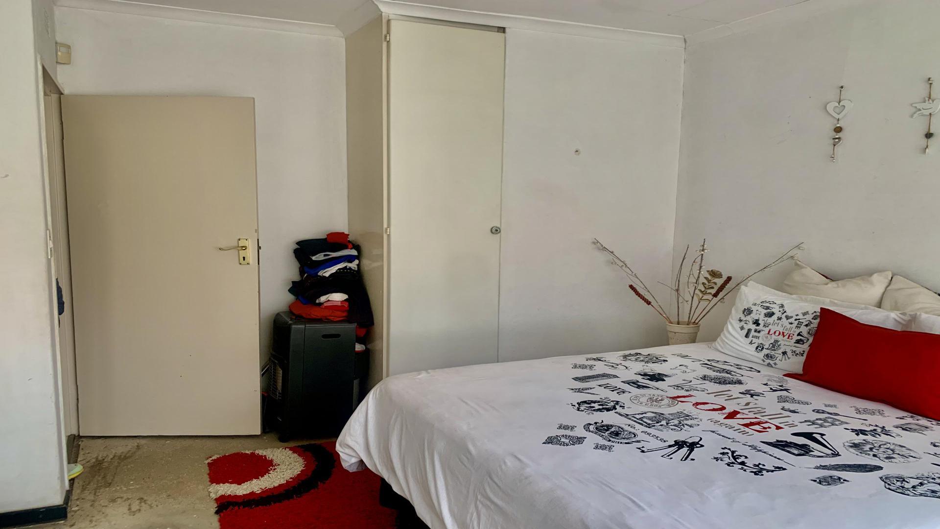 Bed Room 1 of property in Gillview